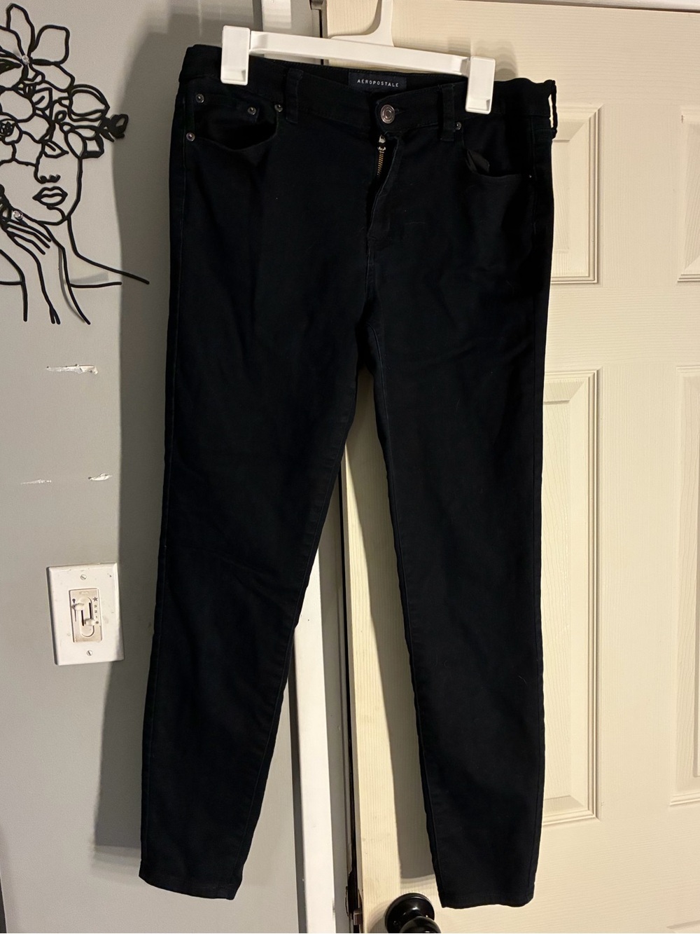 Stylish Aeropostale Black jegging. SIZE 12 LONG